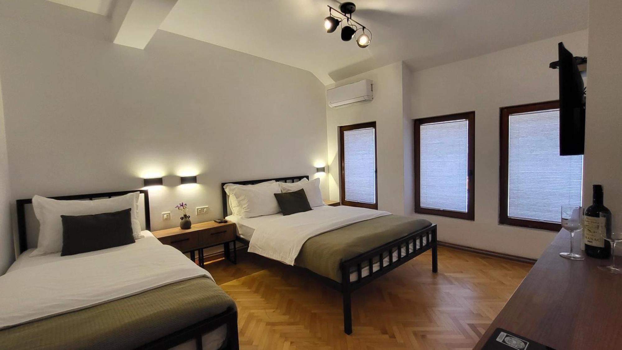 Grand Boutique Hotel Pristina Exterior foto